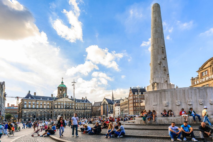 Damsquare Amsterdam iStock_000027323574_Large EDITORIAL ONLY GoranQ-2