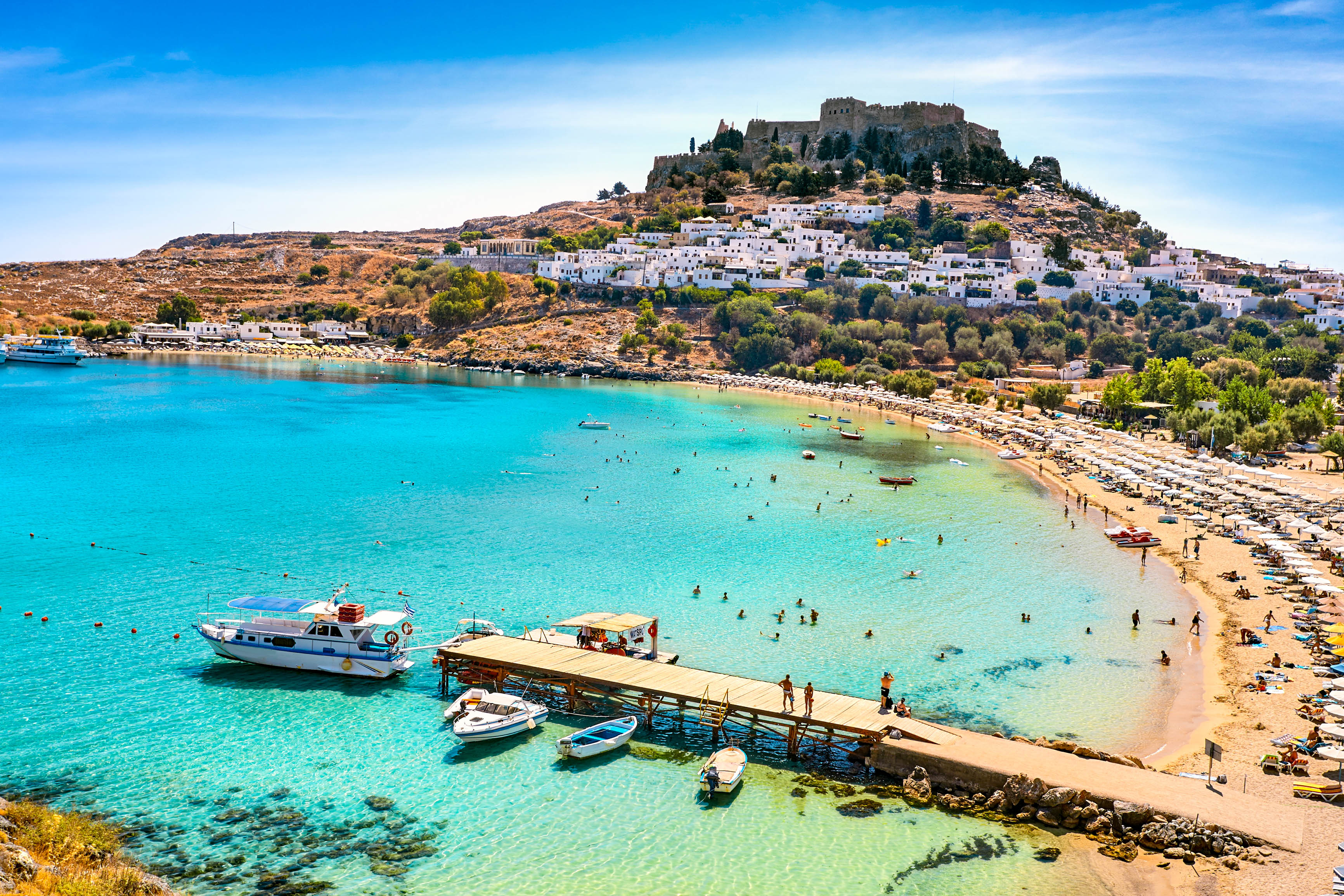 Personas afectadas por los incendios en Grecia recibirán una semana de vacaciones gratis en la isla de Rodas.