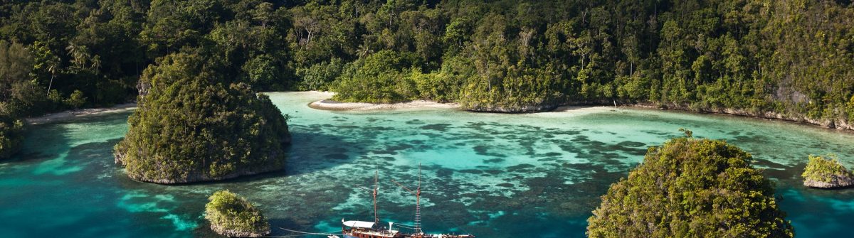 Indonesia_island_shutterstock_135304934