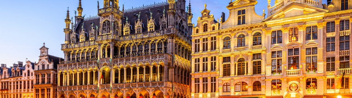 Brussels, Belgium. Wide angle night scene of the Grand Place and Maison du Roi, one of Europe finest historic squares and a must-see sight of Bruxelles._519683941
