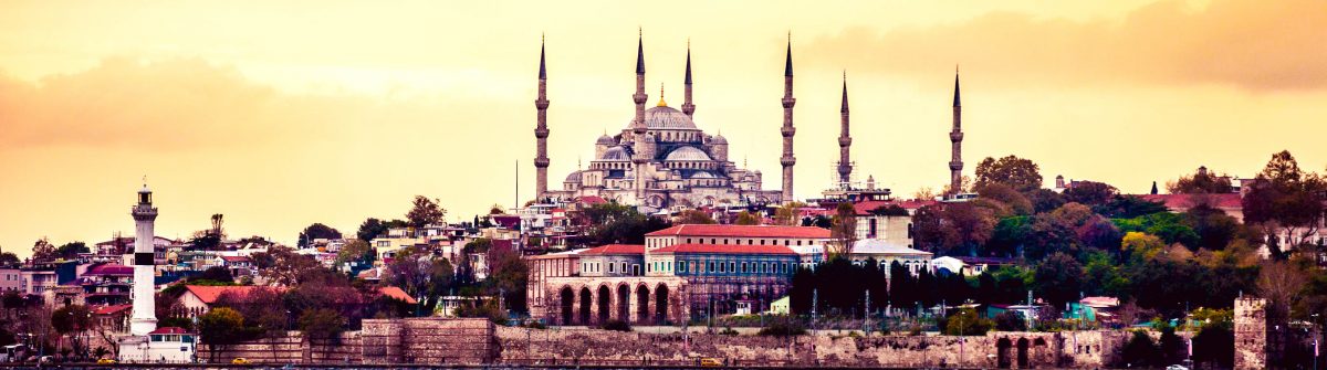 Sultan Ahmet Camii – Blue Mosque in Istanbul iStock_000052152878_Large-2