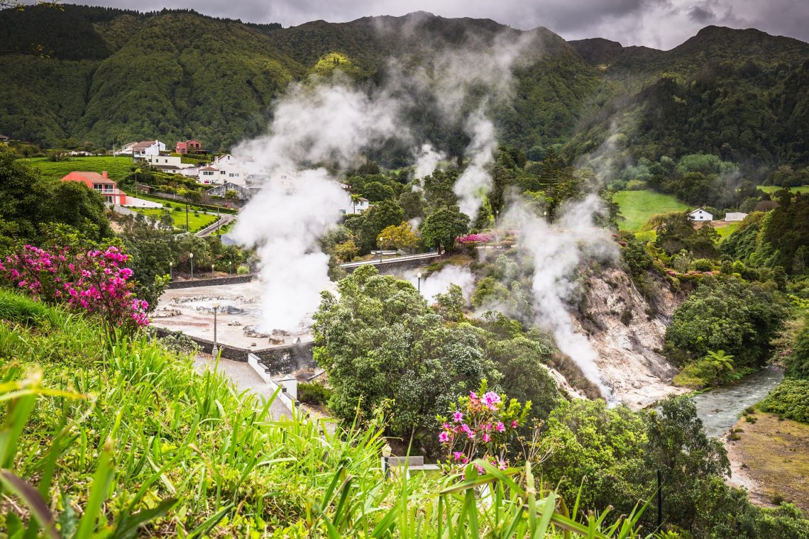Azoren Hot spring waters in Furnas, Sao Miguel. Azores. Portugal shutterstock_398590402