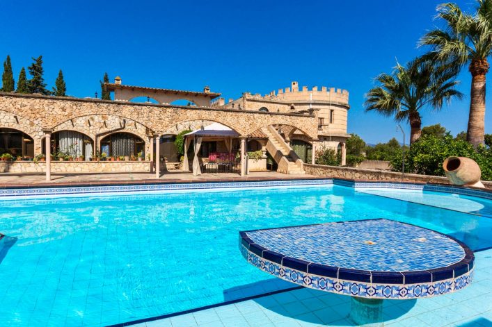 HG_ES_airbnb_Welcome-to-Castell-Bohio-2