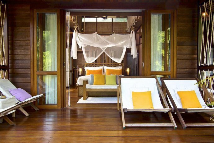 HG_ES_HT_WL_-THE-FLOAT-HOUSE-RIVER-KWAI-2