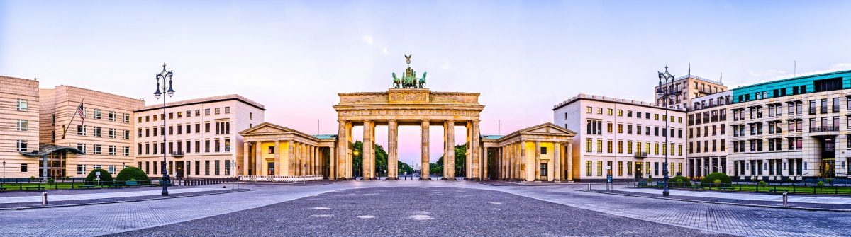 Berlin-Brandenburger-Tor-shutterstock_215961715-SMALL