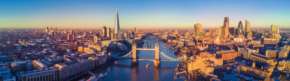 Aerial-panoramic-cityscape-view-of-London-and-the-River-Thames-England-United-Kingdom-Bilder-shutterstock_551334580