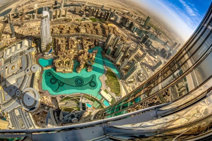 Burj-Khalifa-Dubai-At-the-Top-View-iStock-500143335_900x600