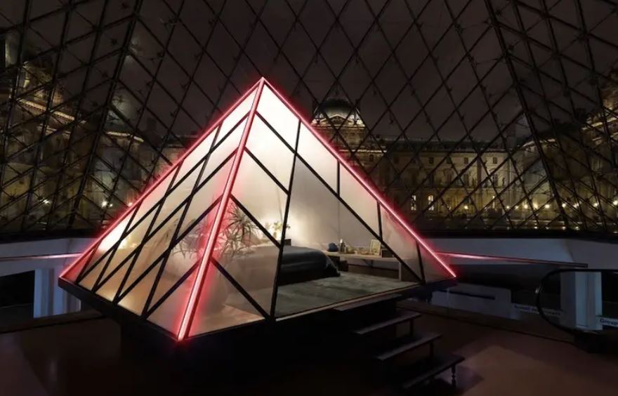 Noche en Louvre