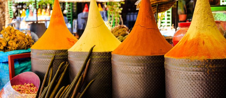 Moroccan-spice-stall-in-marrakech-market-morocco_195659072