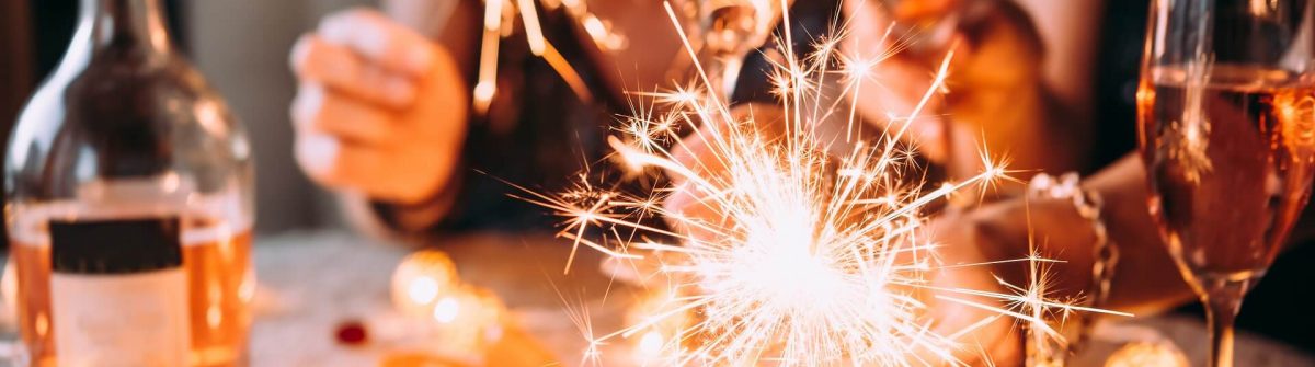 silvester_sekt_wunderkerze_anstossen_1206994339_1920x1280