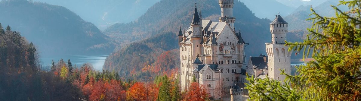 neuschwanstein_schloss_baume_785640883_1920x1280