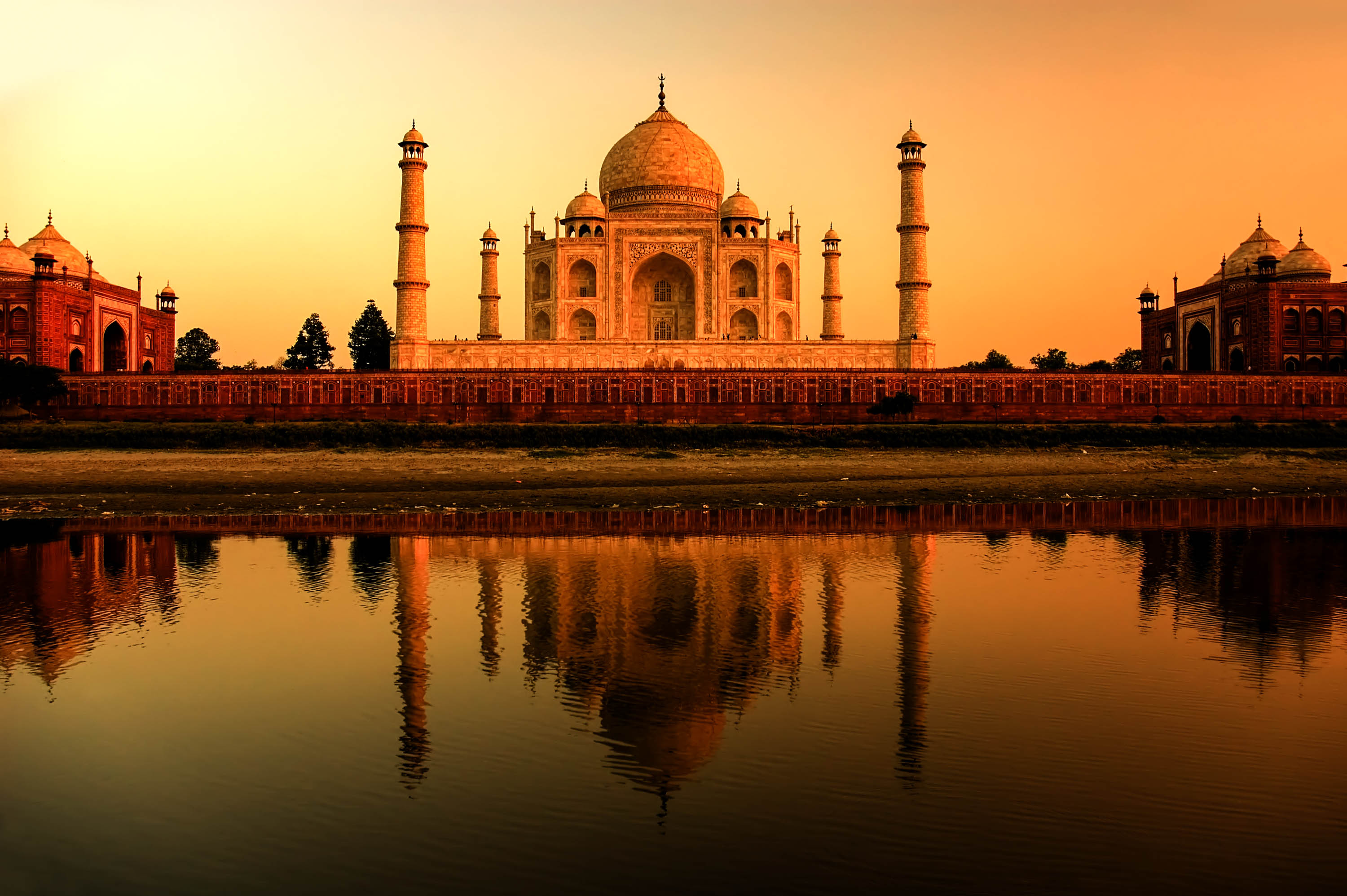 Taj Mahal Sunset With Reflections IStock 4312905 LARGE 2 