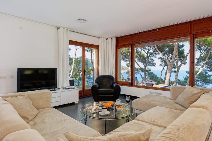 893bddfb-bf36-4975-80d4-33a453b7a43e